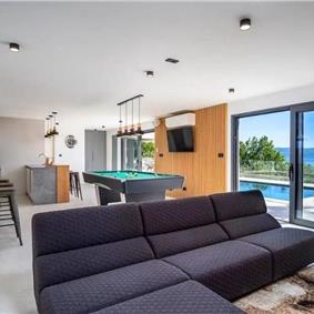 4-Bedroom Villa with heated pool and sea view, near Podstrana, sleeps 8